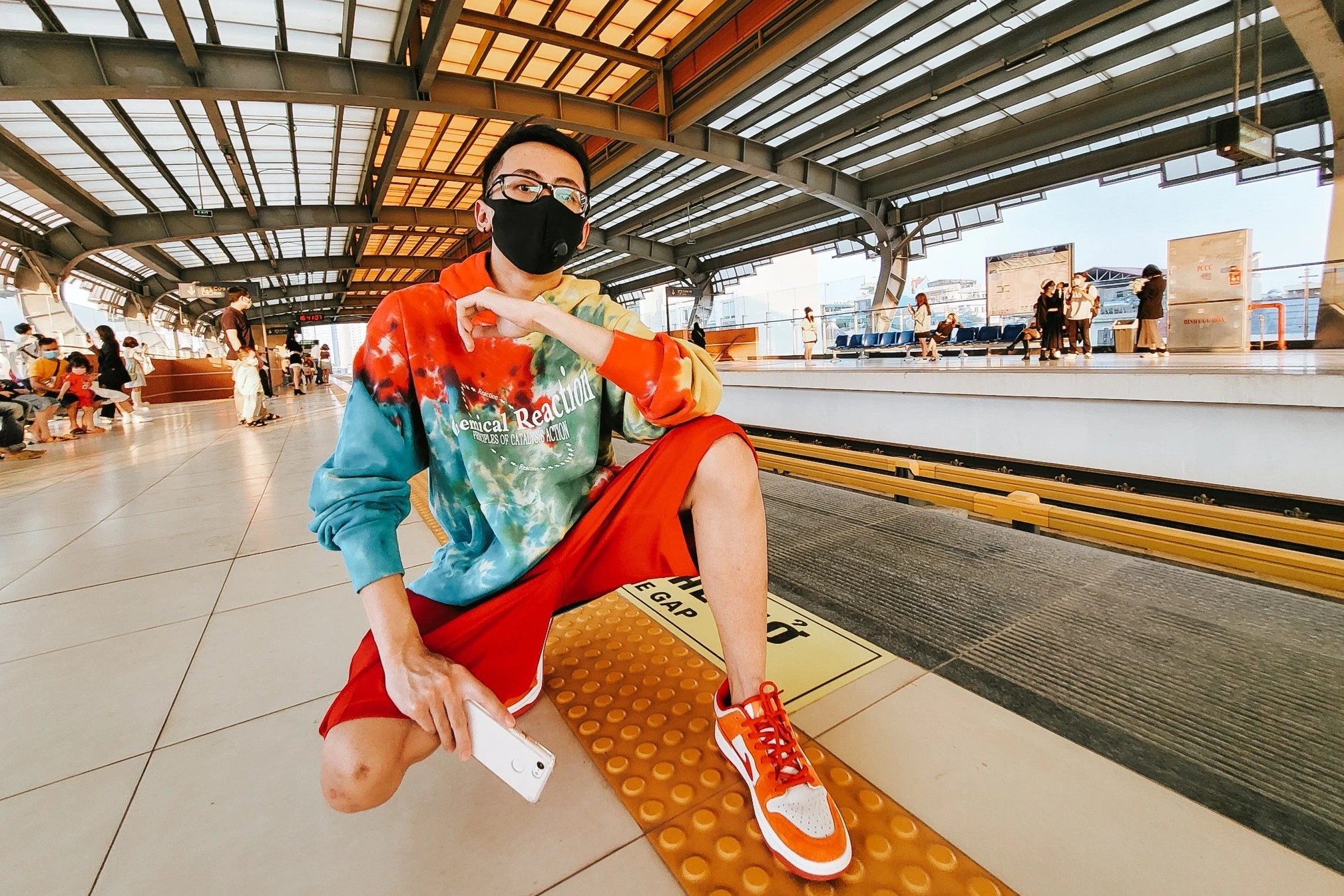 Loat goc check-in chuan o ga Cat Linh ngay vang khach hinh anh