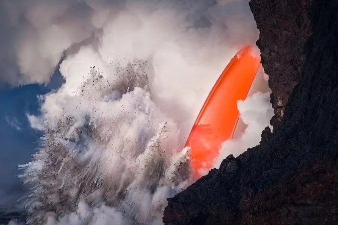 Nui lua phun trao nhu phao hoa o Hawaii hinh anh