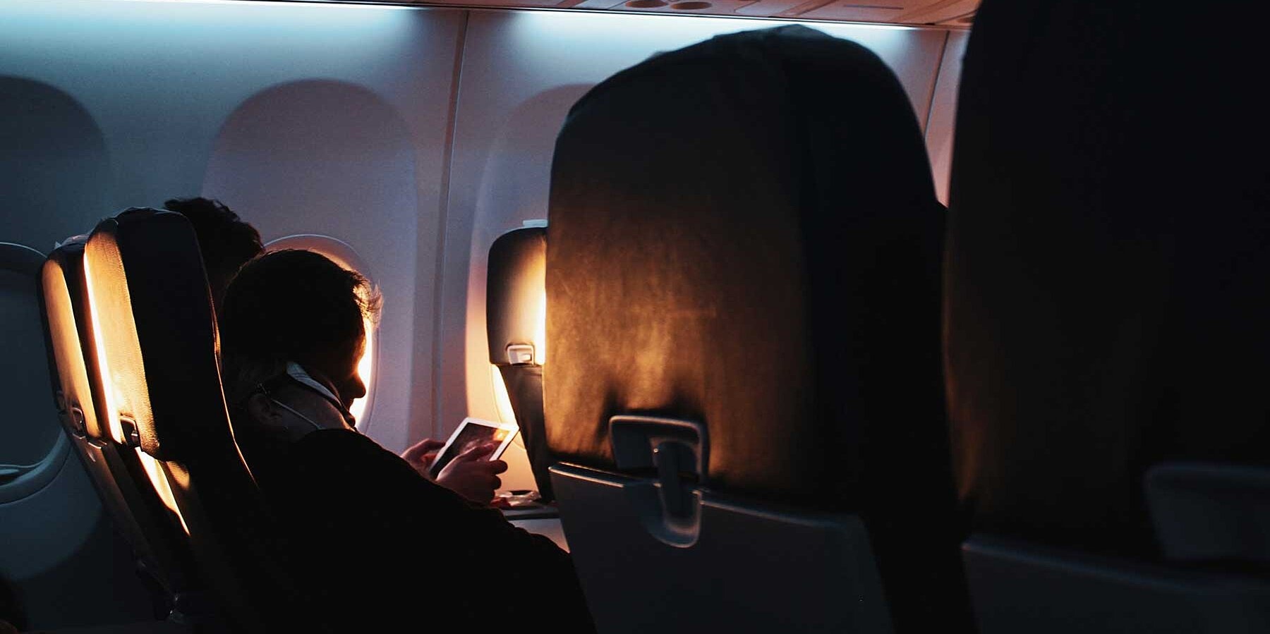 ngu tren may bay anh 1
