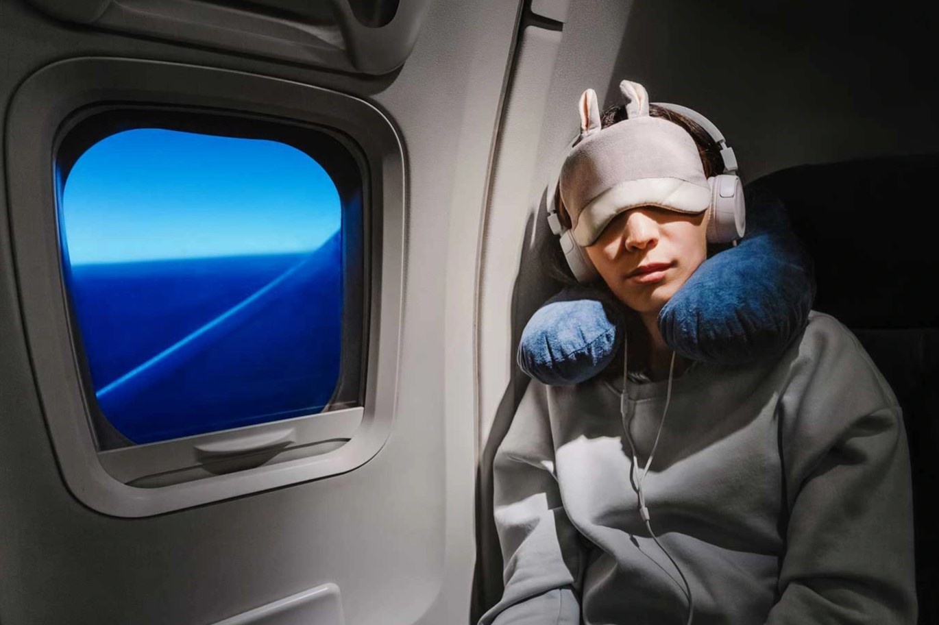 Khong con so ngu khi di may bay hinh anh