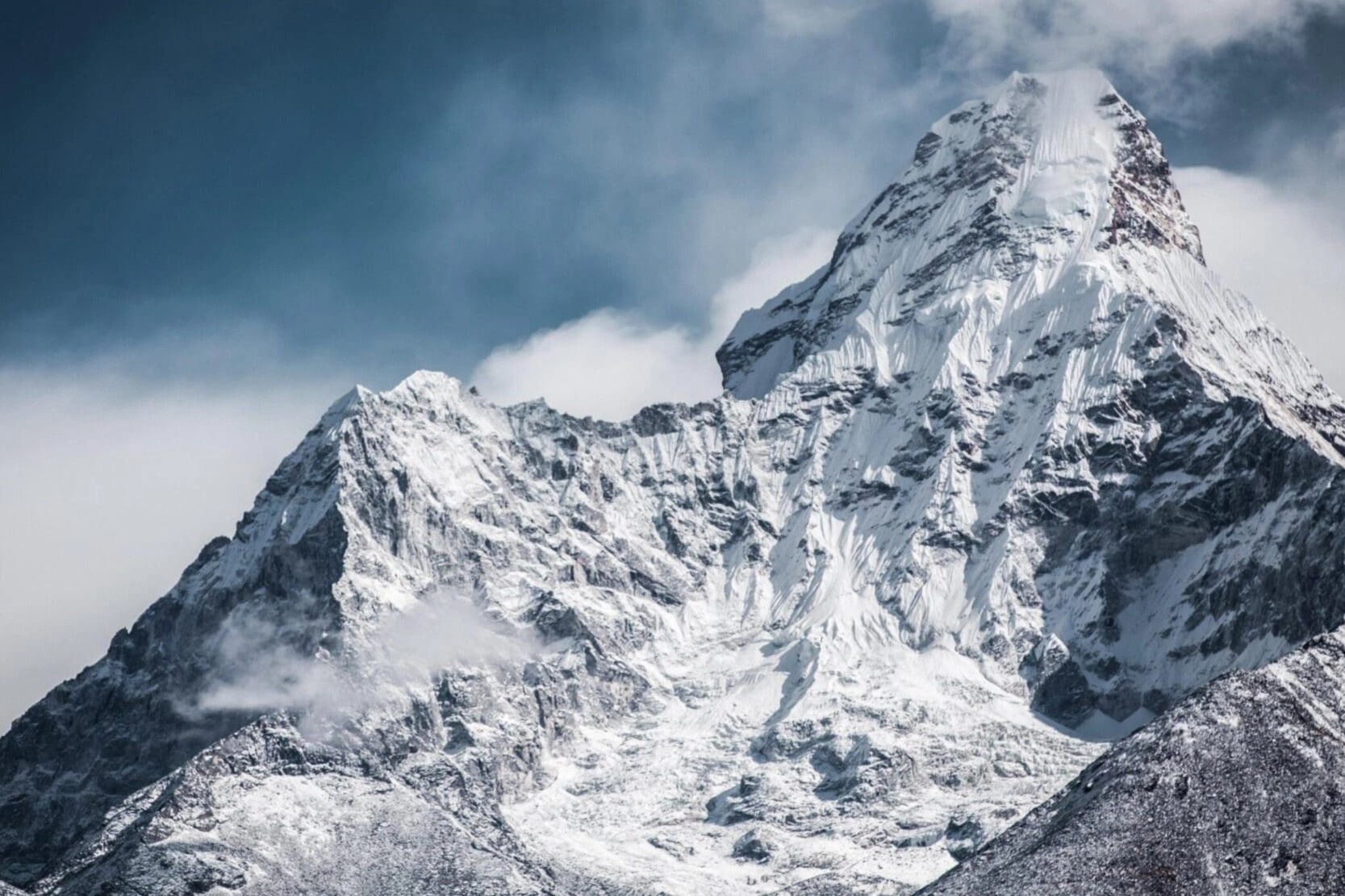 Nguoi Viet van leo Everest du sap co bao lon hinh anh