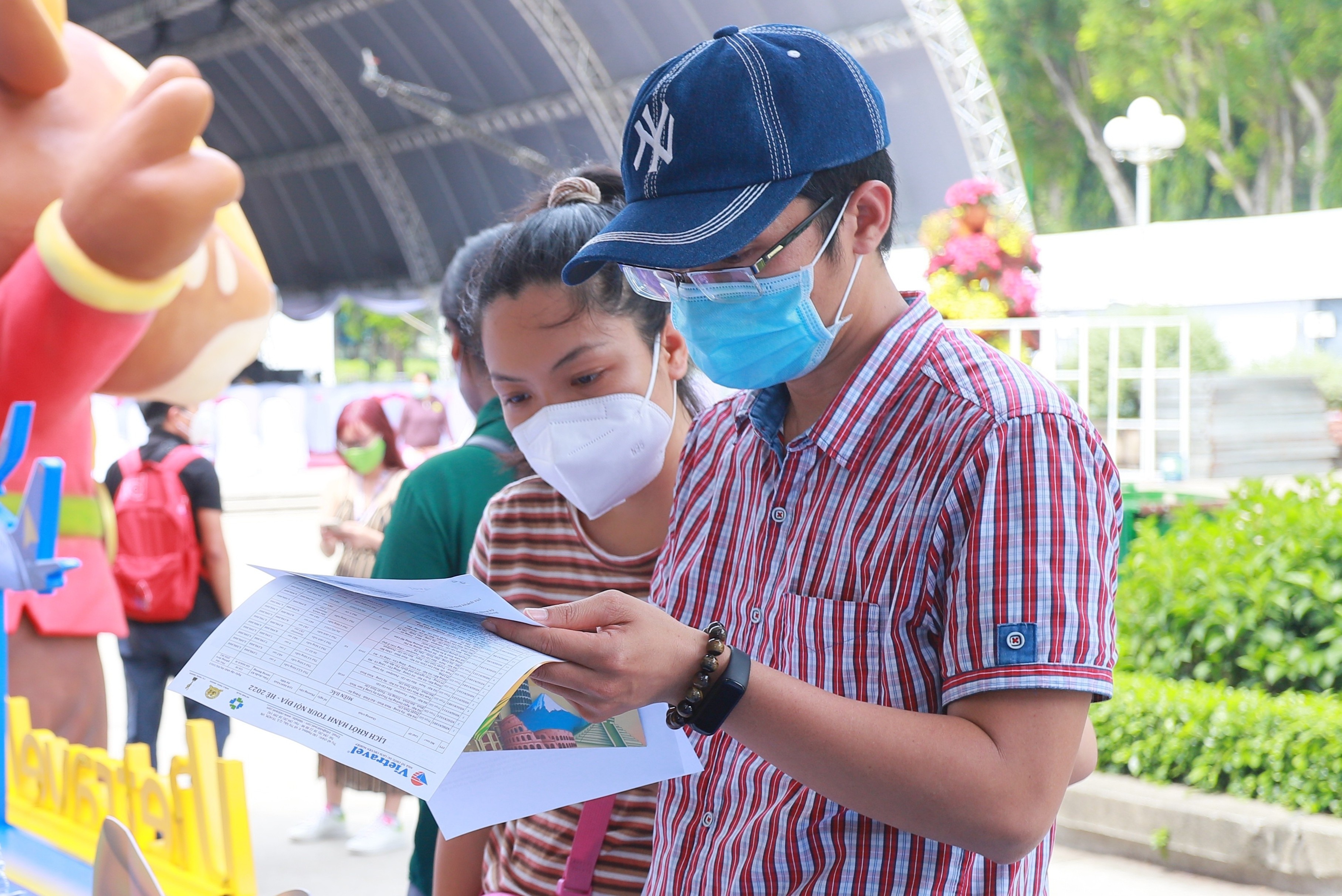 Mua tour tang tour o TP.HCM hinh anh