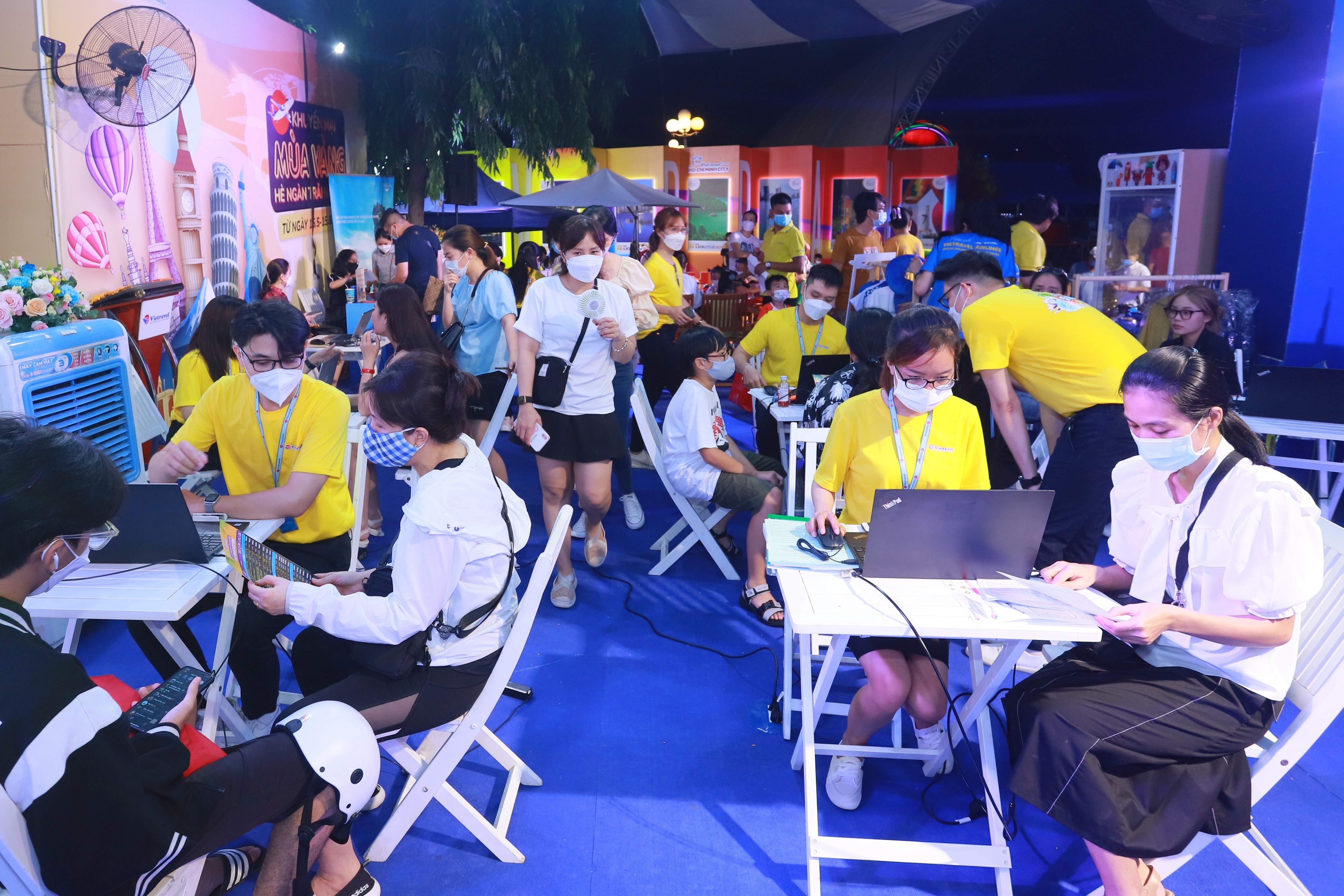 Nhieu lua chon tour tai ngay hoi du lich o TP.HCM hinh anh