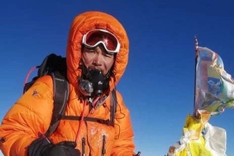 Nguoi dan ong Viet Nam len dinh Everest lan hai hinh anh