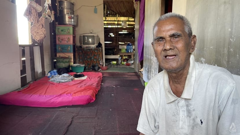 nha ve sinh cau tom anh 2