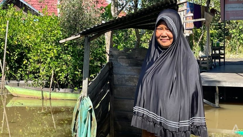 nha ve sinh cau tom anh 1