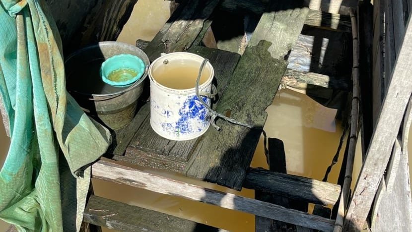 nha ve sinh cau tom anh 3