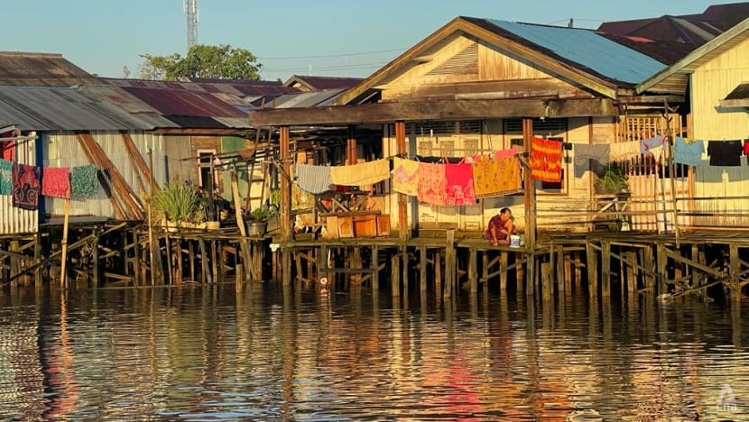 nha ve sinh cau tom anh 4