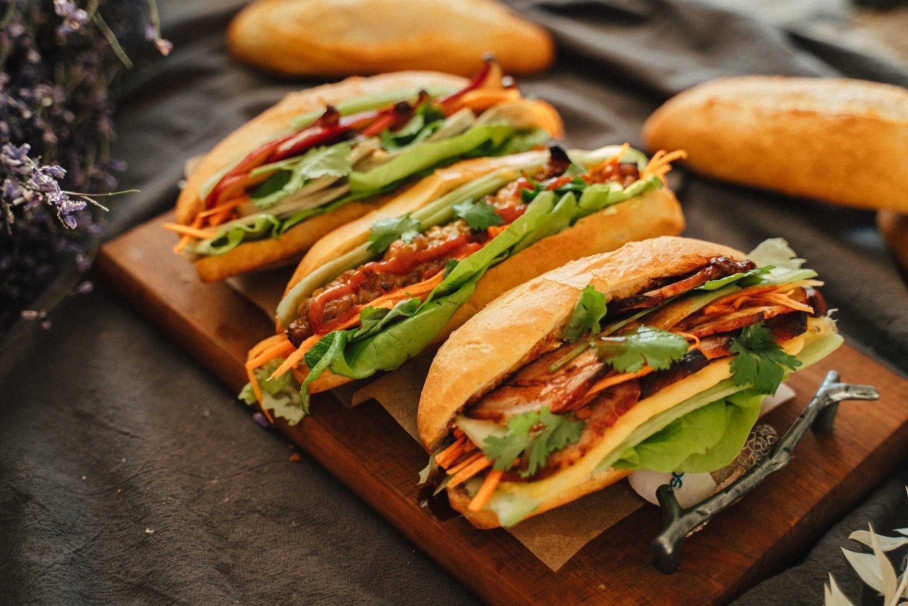 Banh mi duoc them vao tu dien noi tieng cua My hinh anh