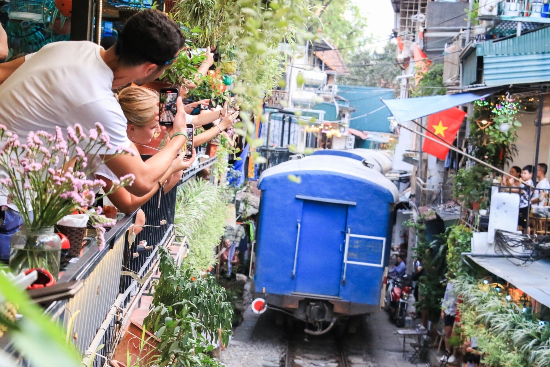 Dep pho duong tau Ha Noi khong phai van de lon hinh anh