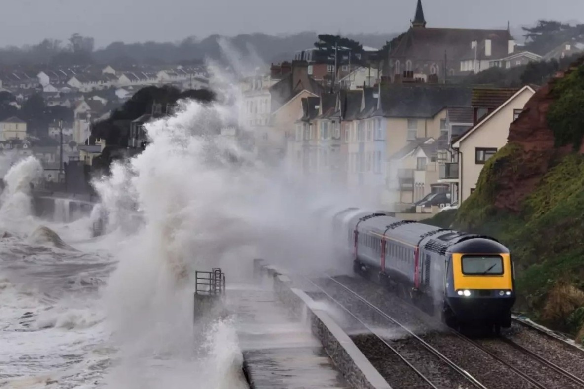 Bao hiem du lich khong phai thu phi tien hinh anh