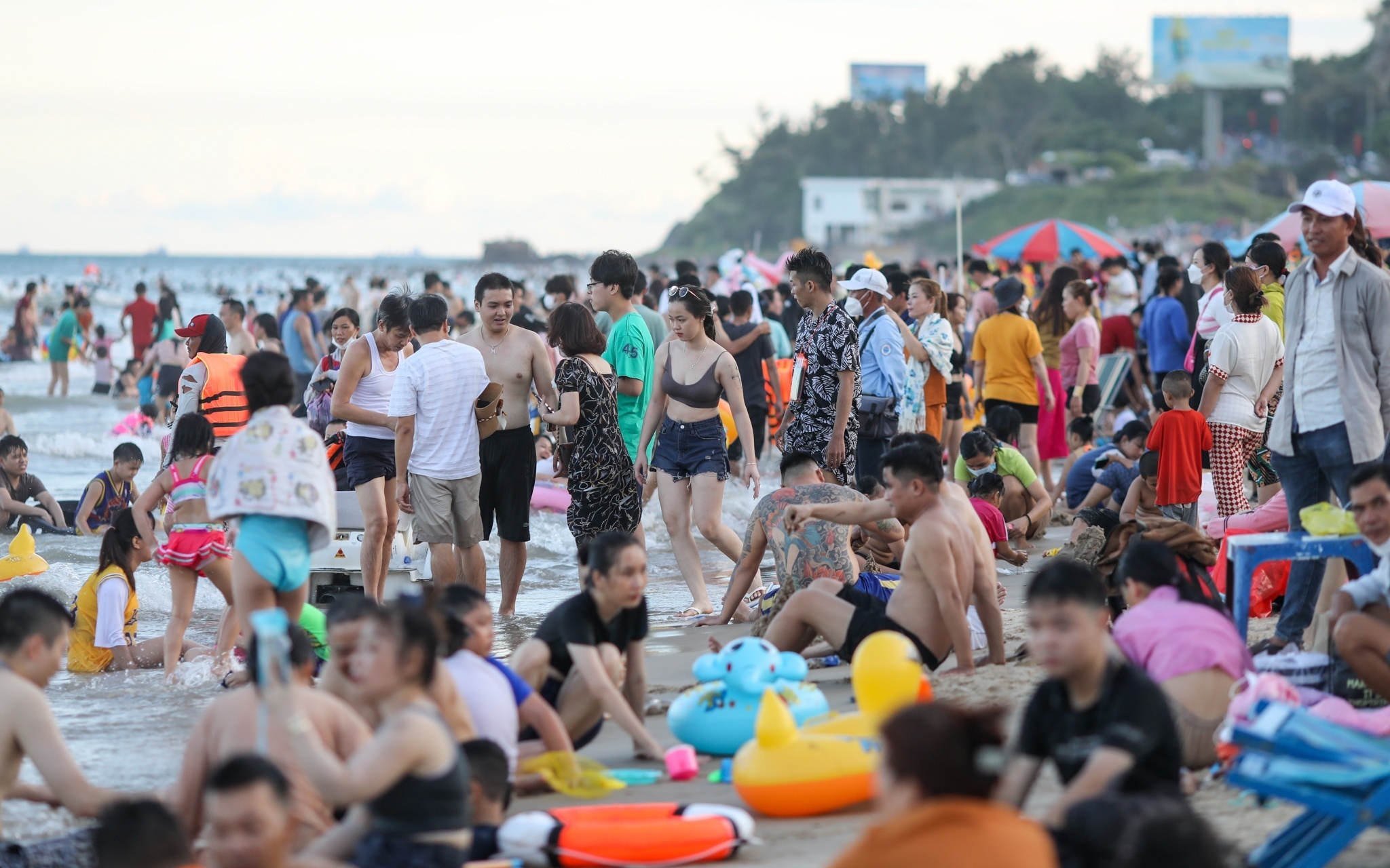 mo cua du lich anh 1