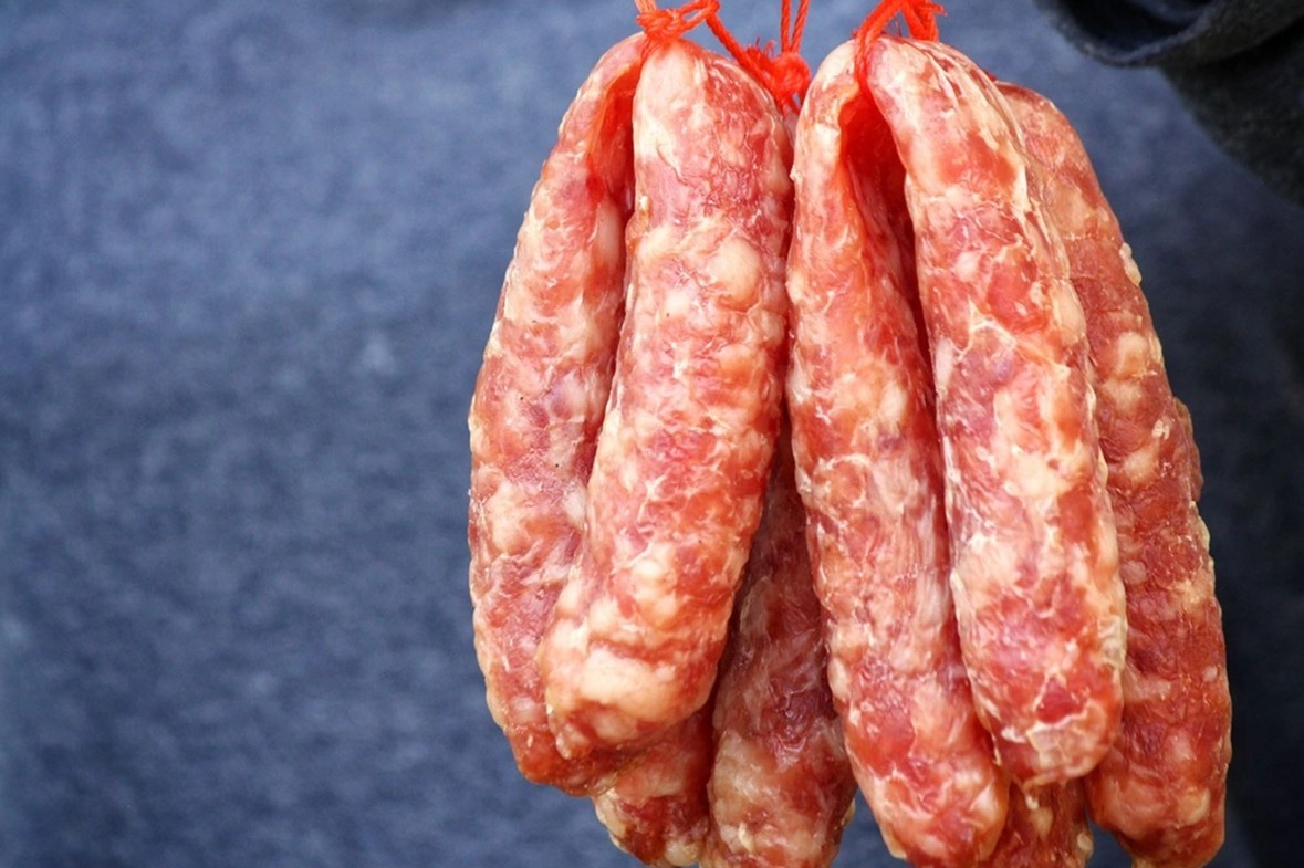 Nguoi Viet di Nhat khong duoc mang xuc xich, sui cao hinh anh