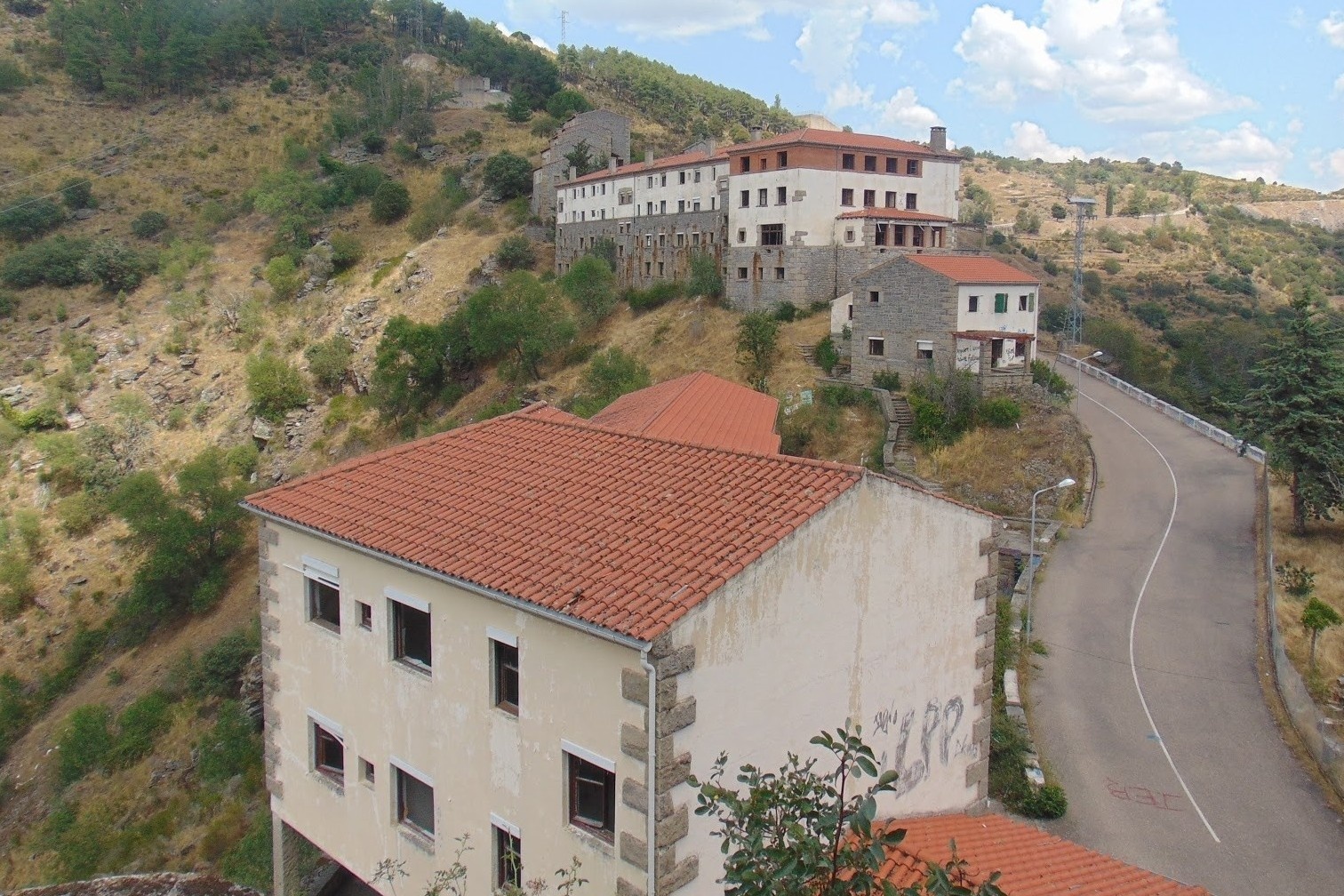 Rao ban ca ngoi lang o Tay Ban Nha hinh anh