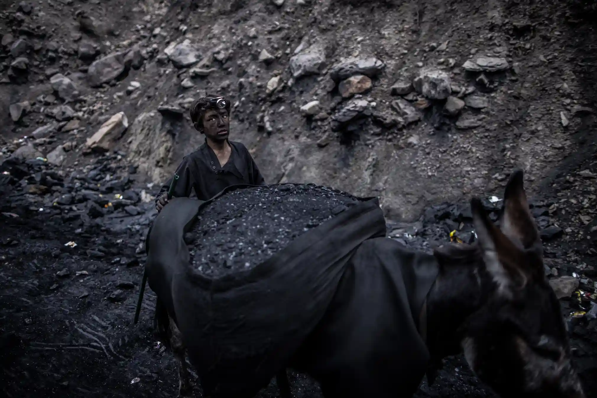 khai thac than anh 7