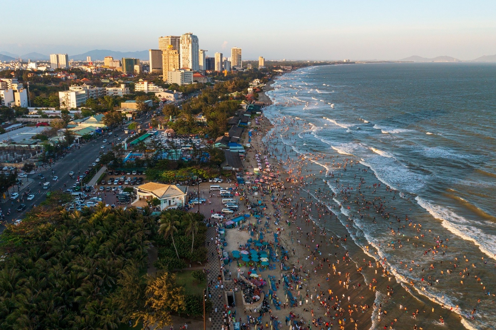 Vung Tau bao nam khong het 'hot' hinh anh