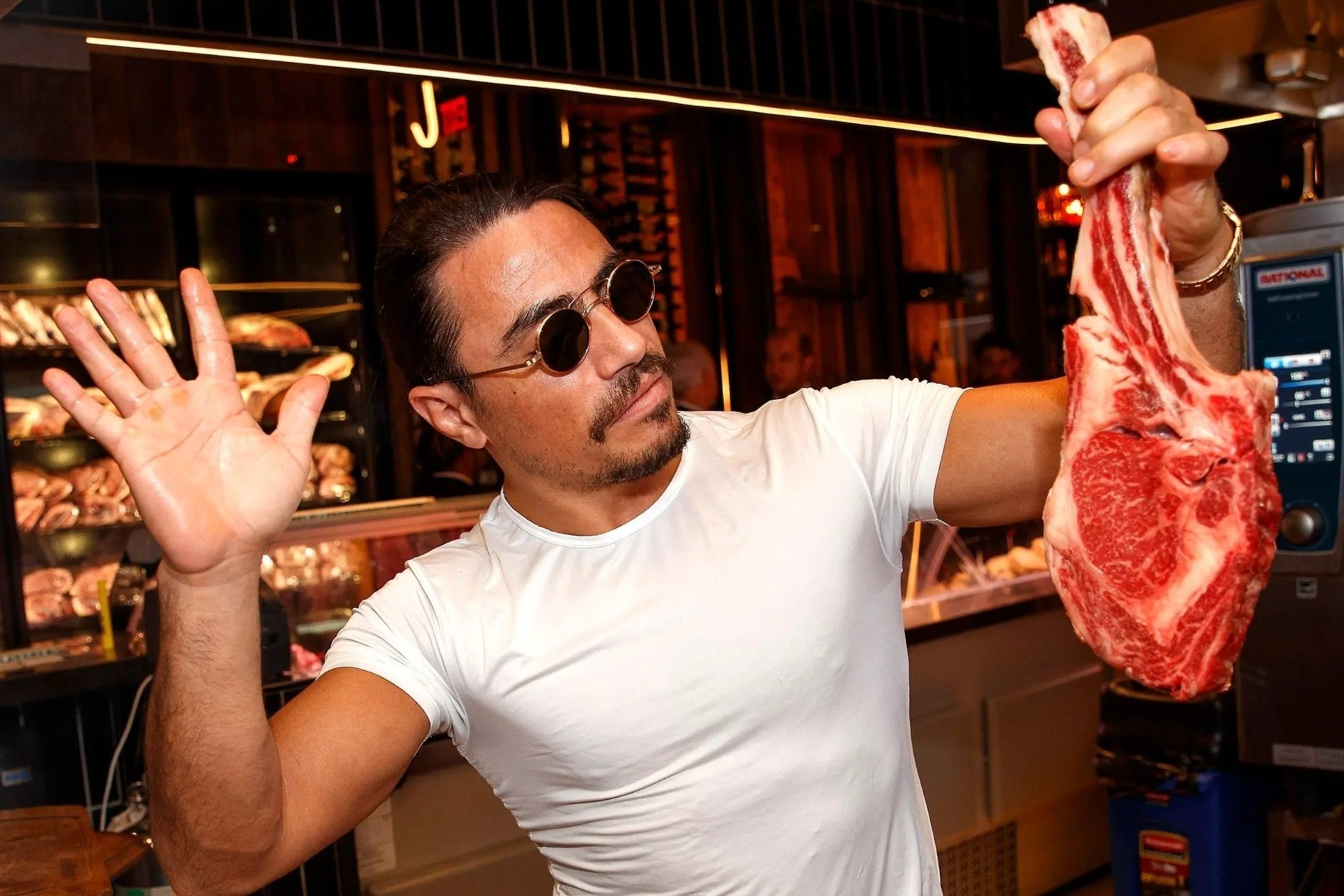 Lewandowski, Ansu Fati di an nha hang thanh rac muoi tai Qatar hinh anh