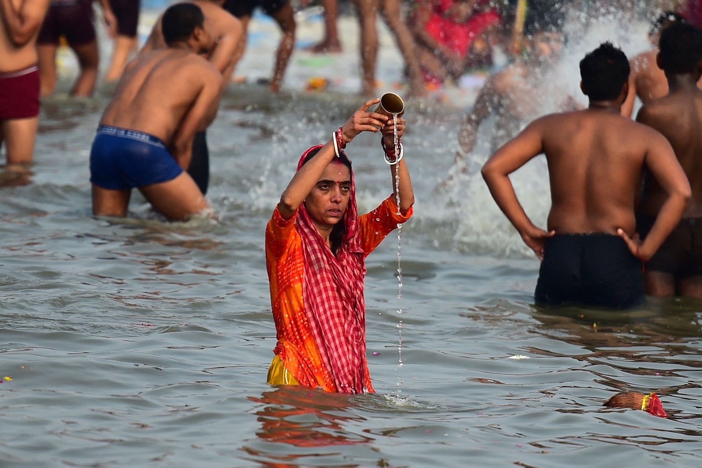 TikToker che song thieng An Do toan chat thai, o nhiem hinh anh