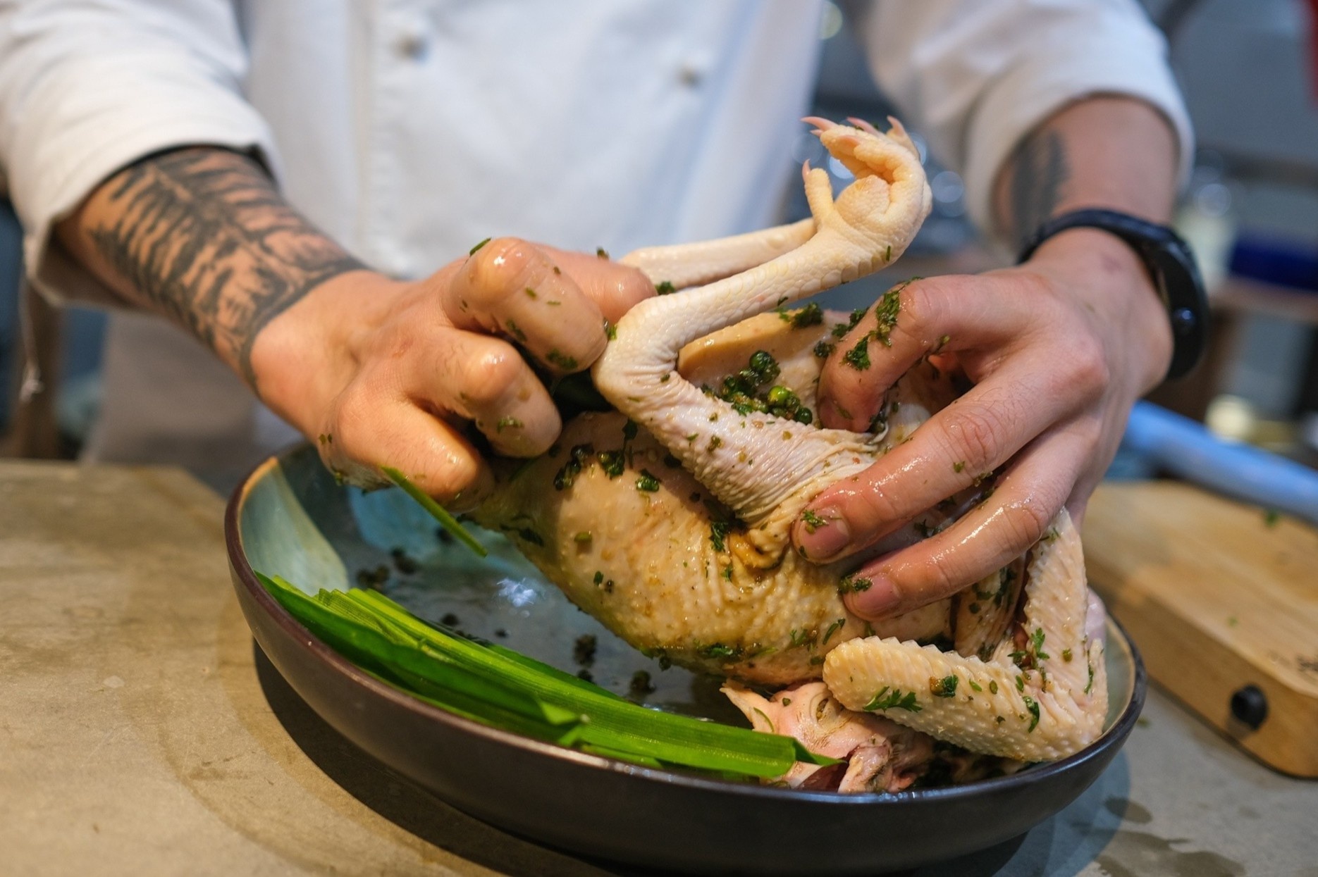 Co nen an trung va thit ga vit khi co dich cum gia cam? hinh anh