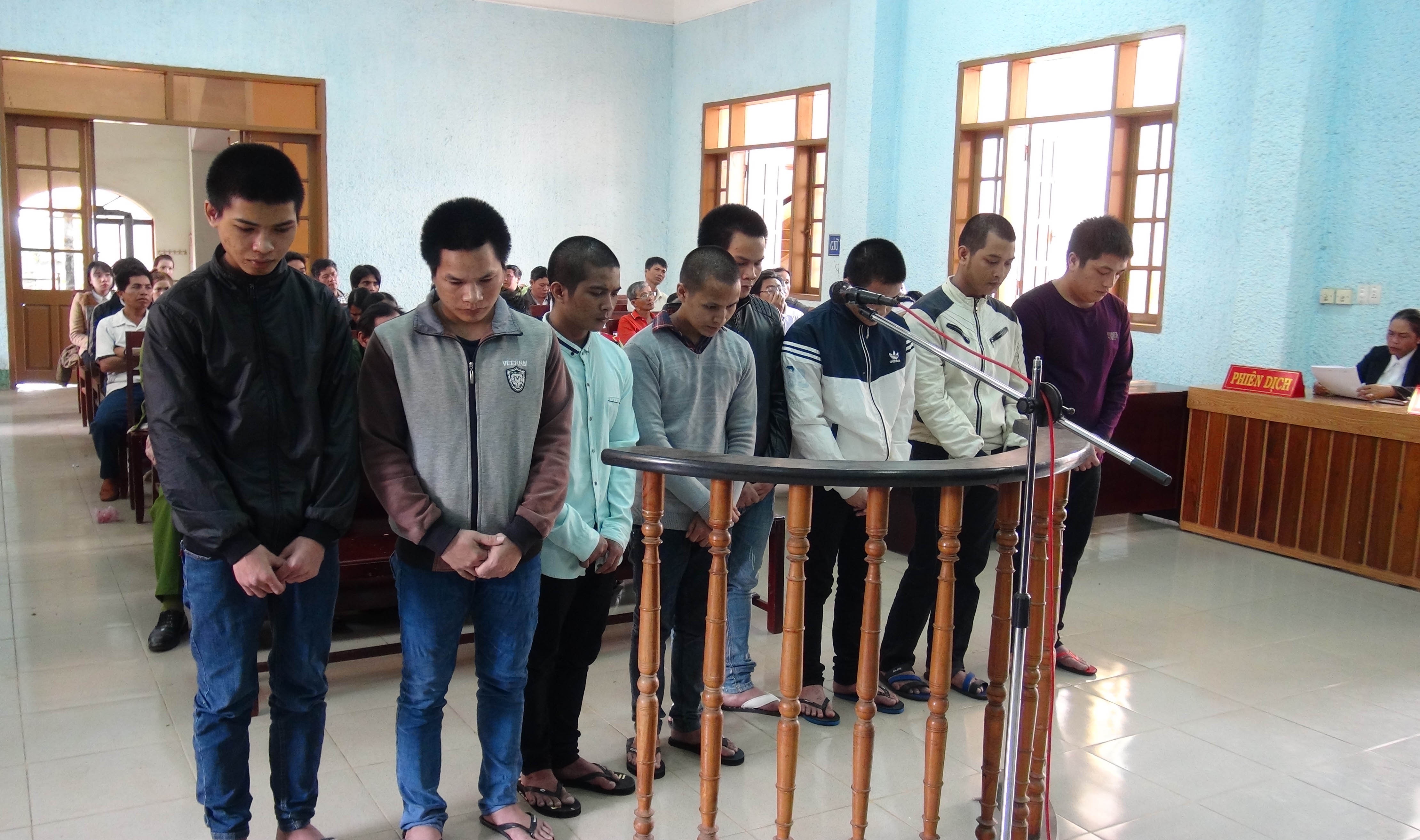 Khong xin duoc go ra tay chem chet tram truong tram bao ve rung hinh anh