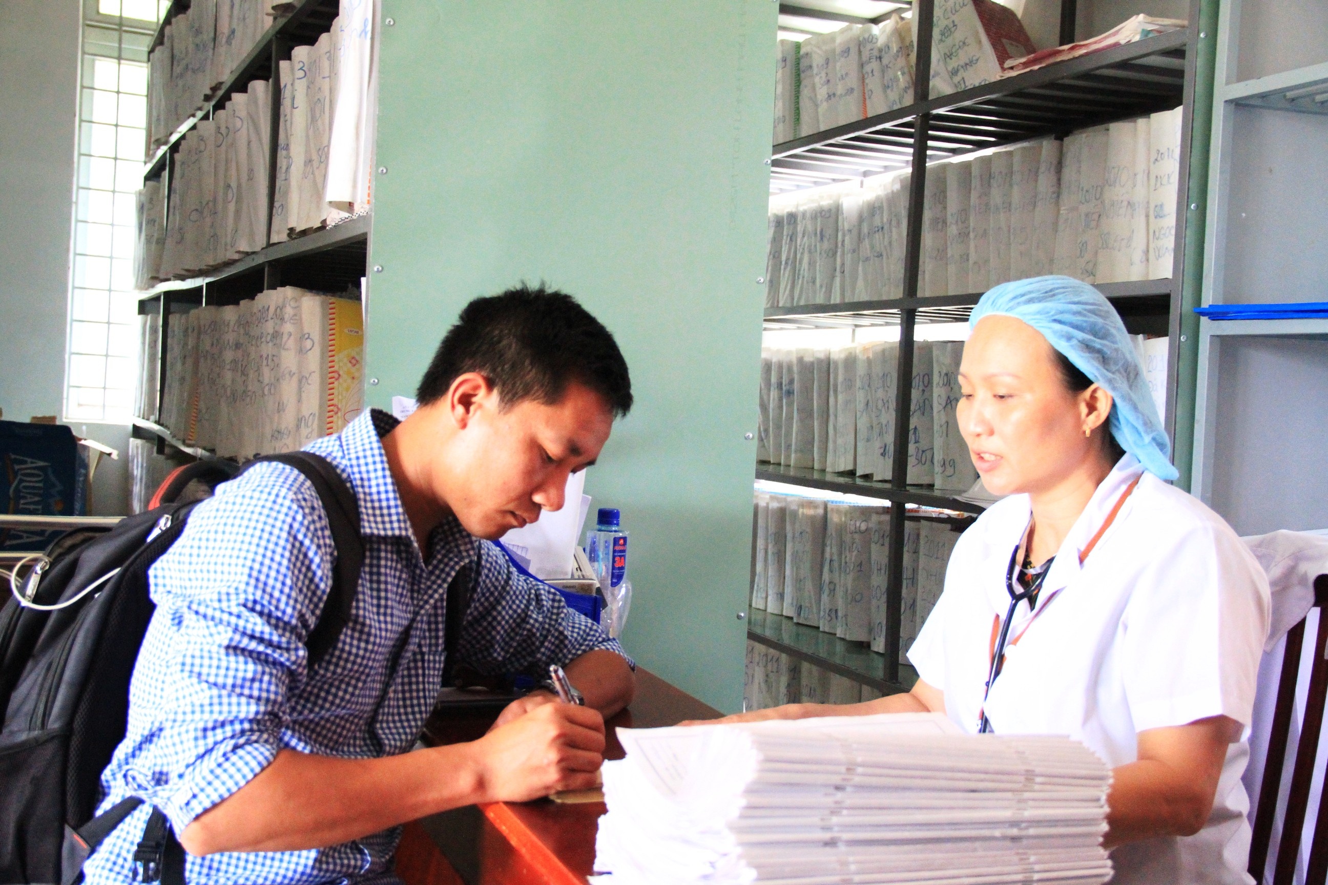 nhung nguoi hung bi phoi nhiem HIV anh 2