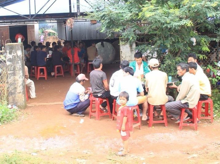 Nua thang, 3 nguoi cung dong ho tu vong khong ro nguyen nhan hinh anh