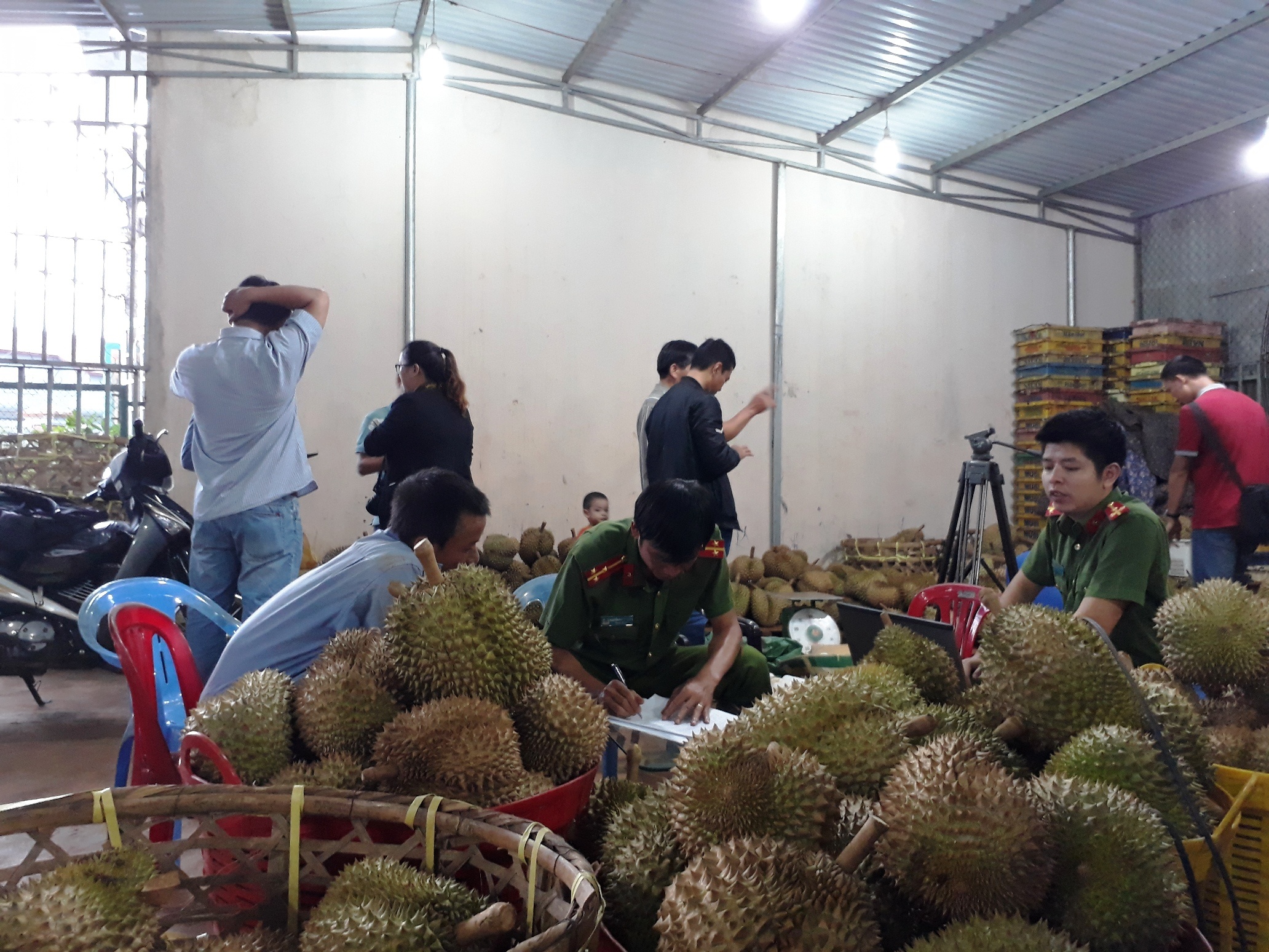 lam chin sau rieng bang hoa chat anh 1