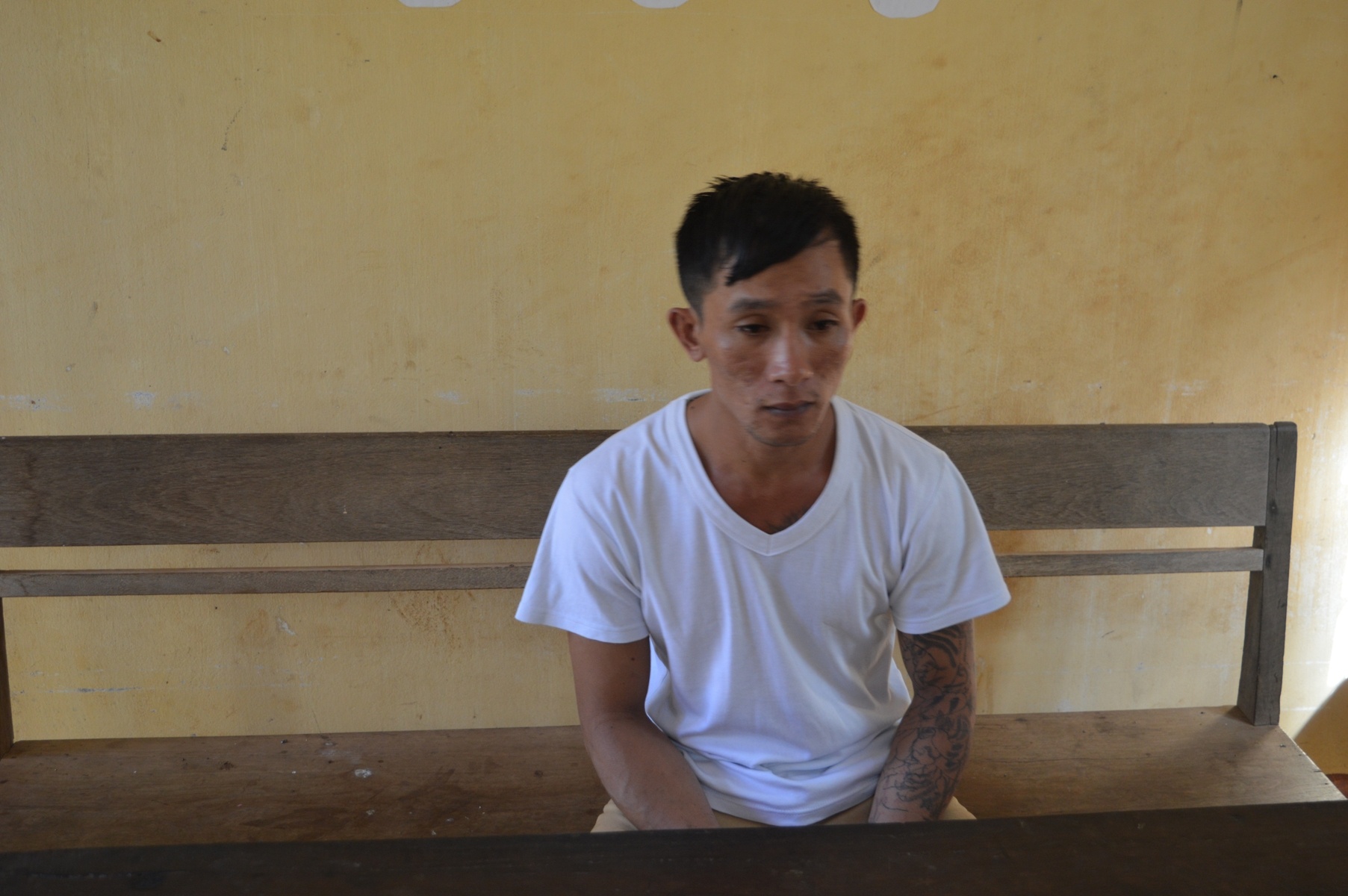 Xo nga phu nu di duong roi hiep dam, cuop tai san hinh anh