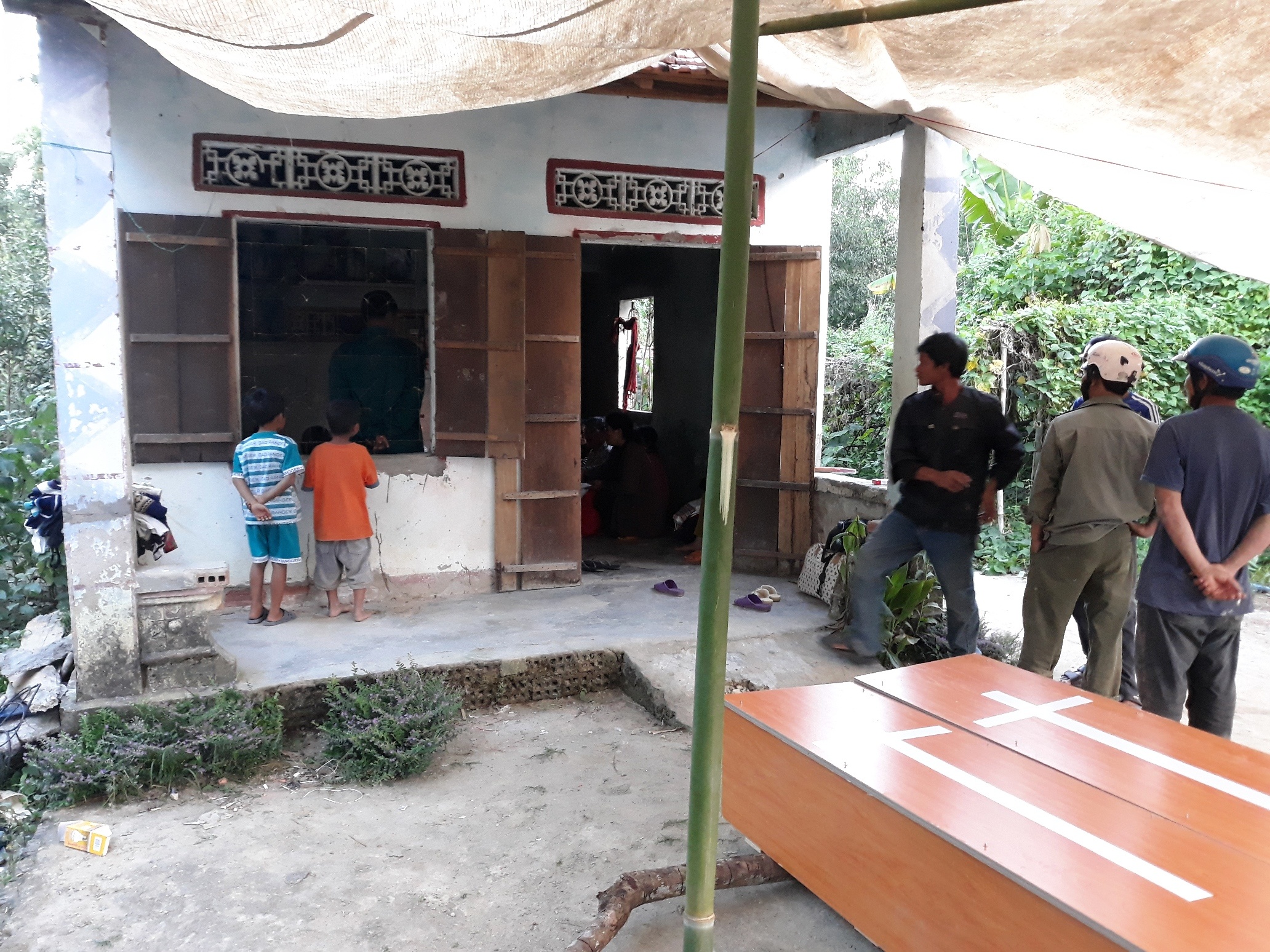 No dan o Kon Tum, 4 nguoi thuong vong hinh anh