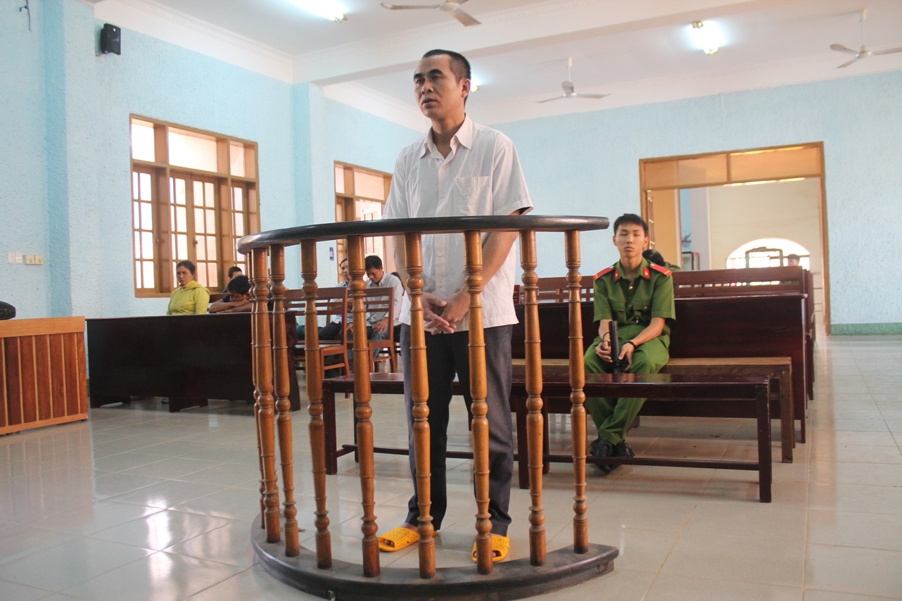 Giao vien tieu hoc cam coc go danh chet nguoi linh 12 nam tu hinh anh