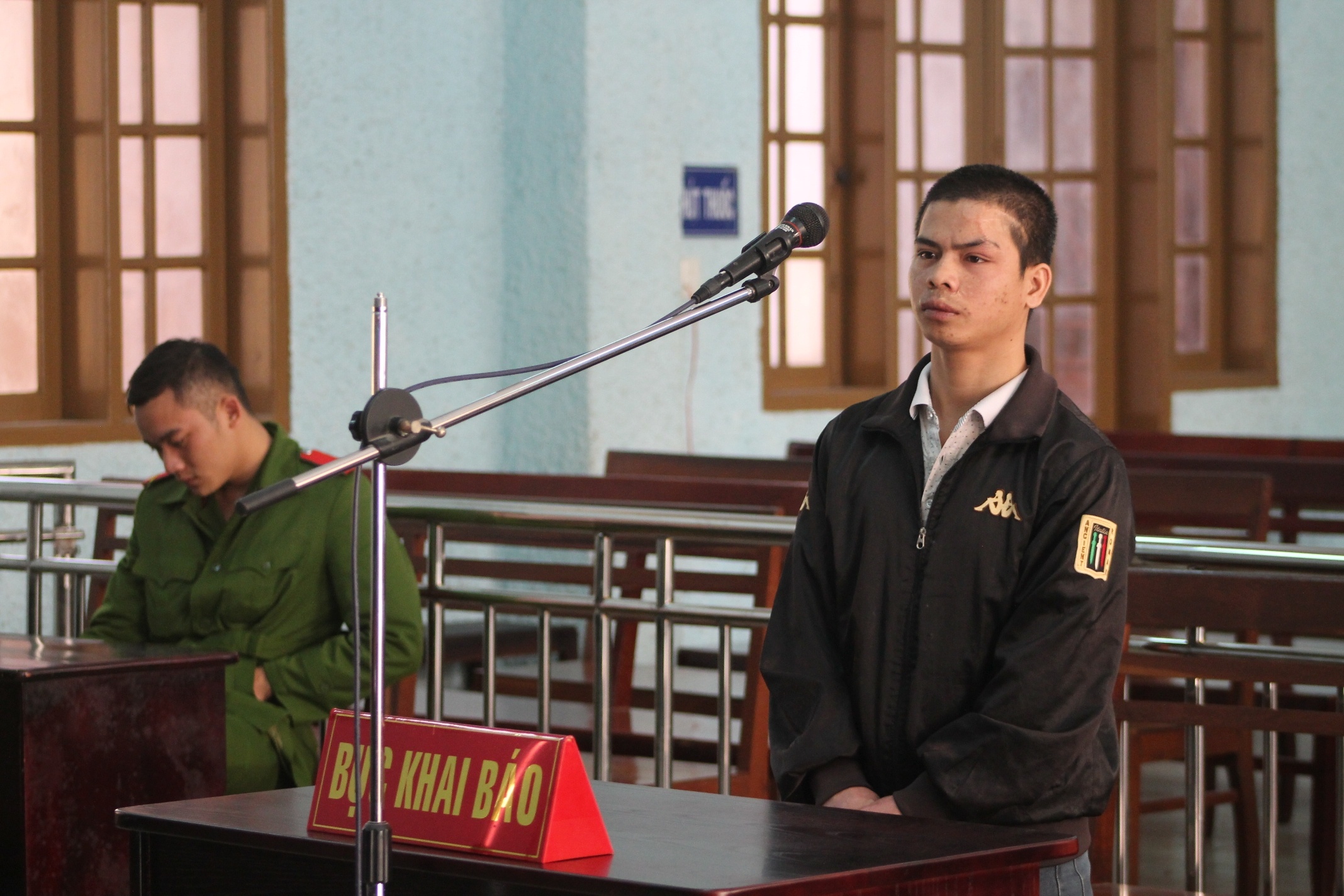 10 nam tu cho ke dan chau vo 10 tuoi di hai mang roi cuong hiep hinh anh