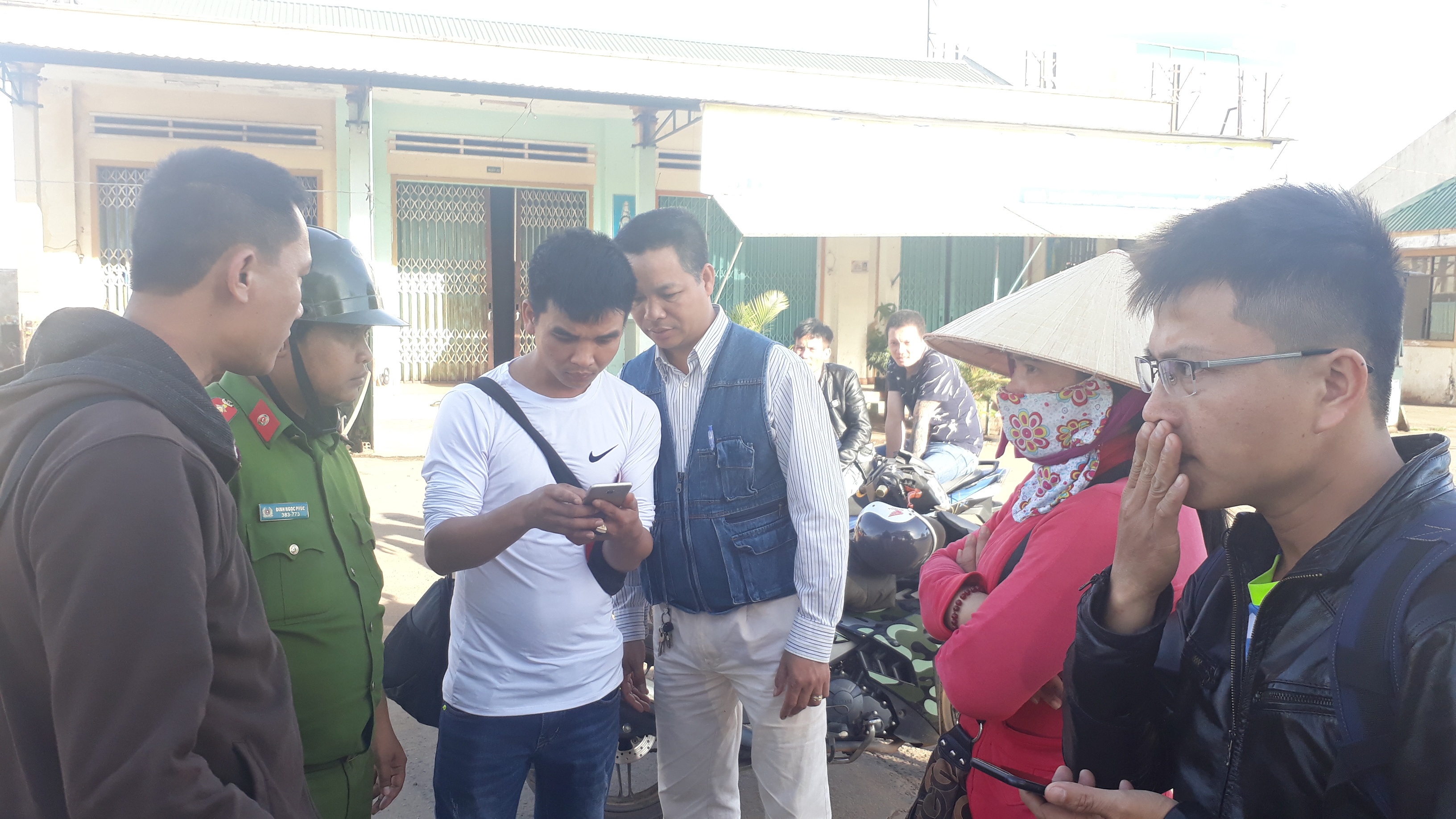 Xe khach giuong nam nghi bi cuop hinh anh