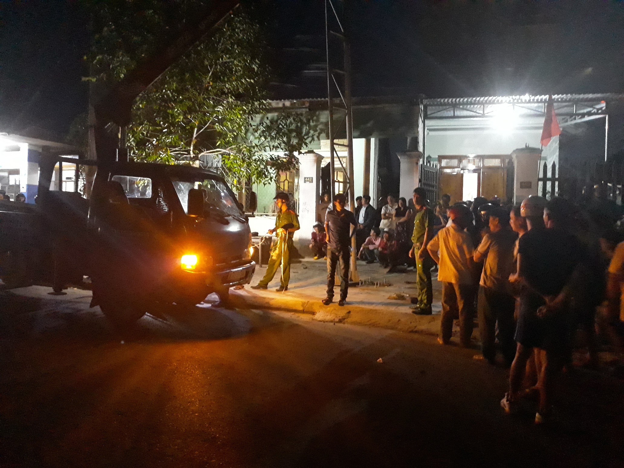 Phat hien thi the chay den nghi bi dien giat hinh anh