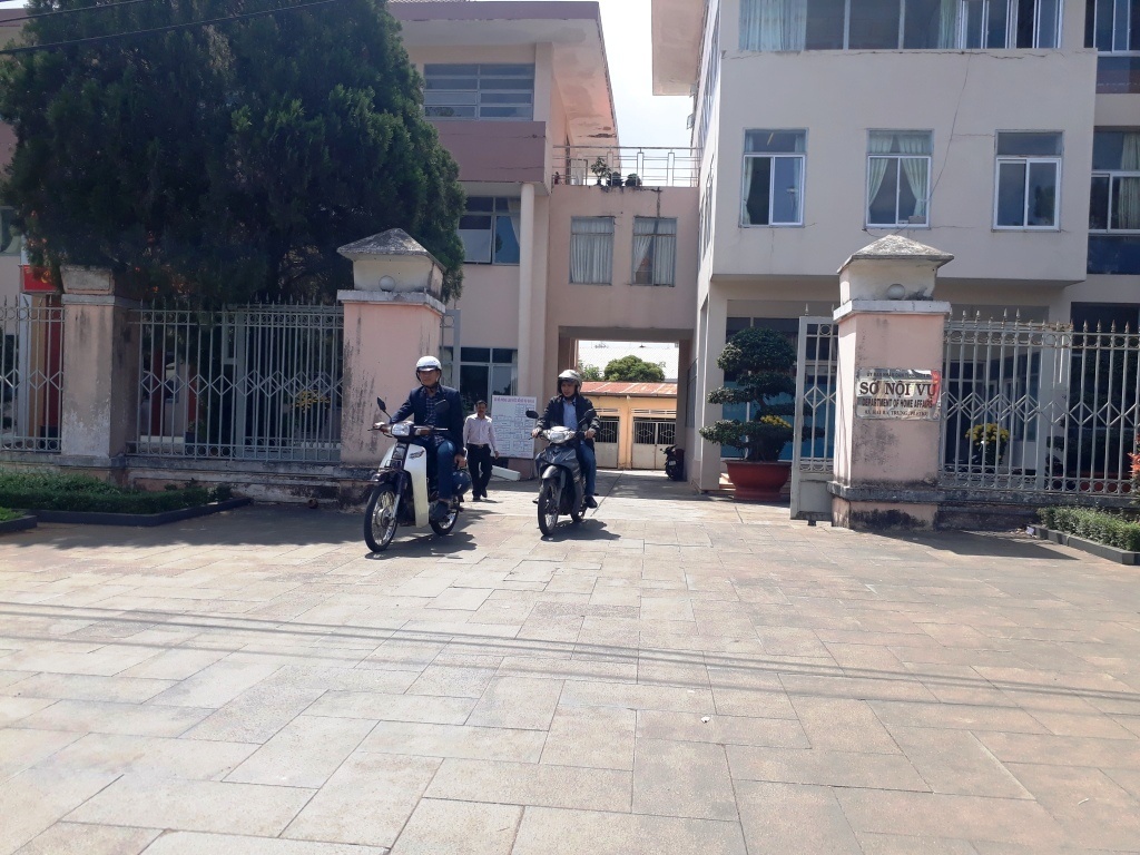 Hai can bo So Noi vu bo viec nhieu ngay hinh anh