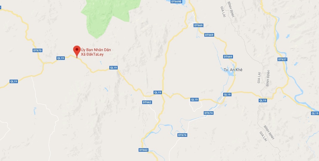 xe bồn chở xăng tông sập nhà dân ảnh 4 xe bon cho xang tong sap nha dan anh 4