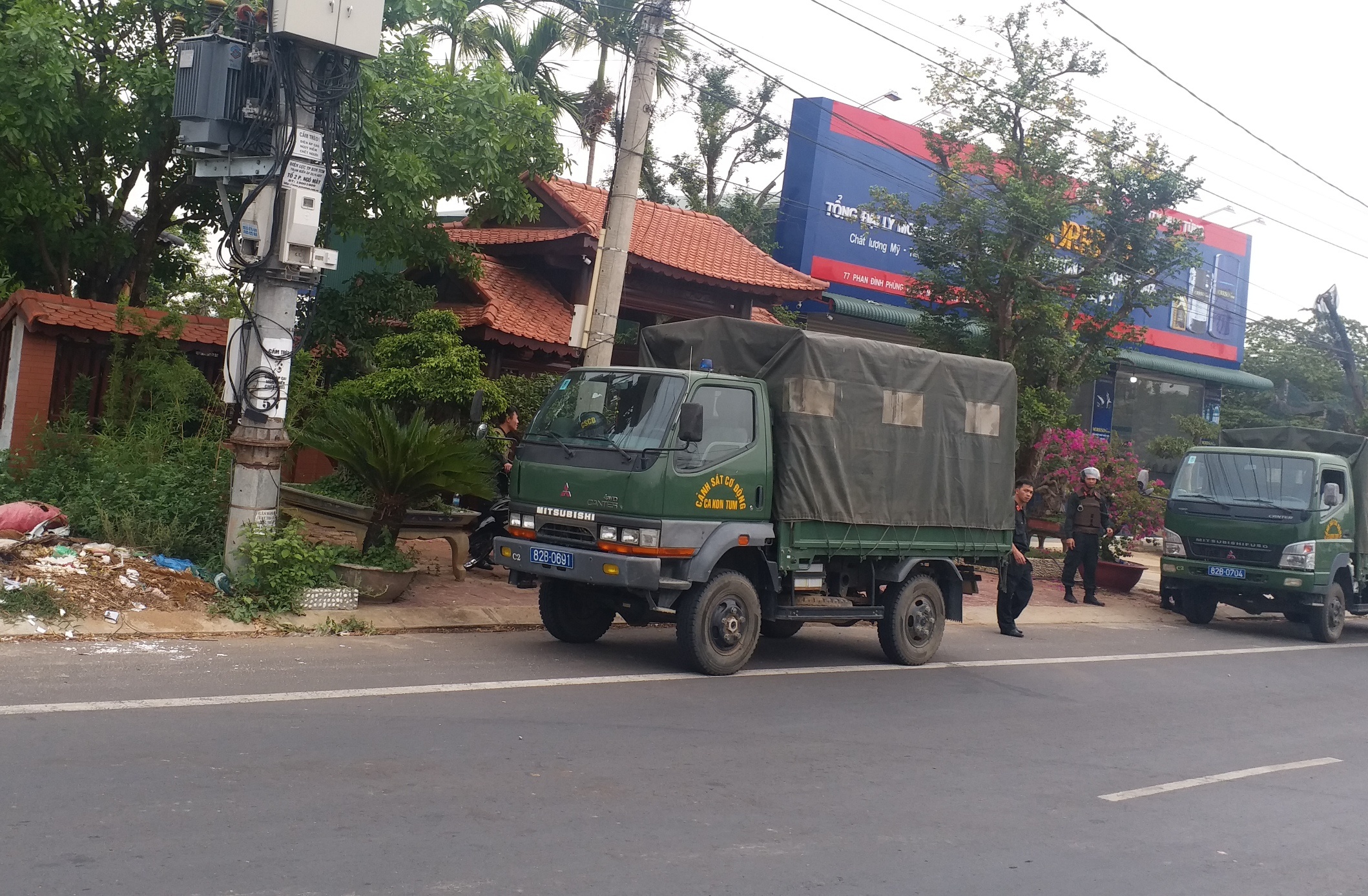 Kham xet nha nghi can lien quan vu no sung giua ban ngay o Kon Tum hinh anh