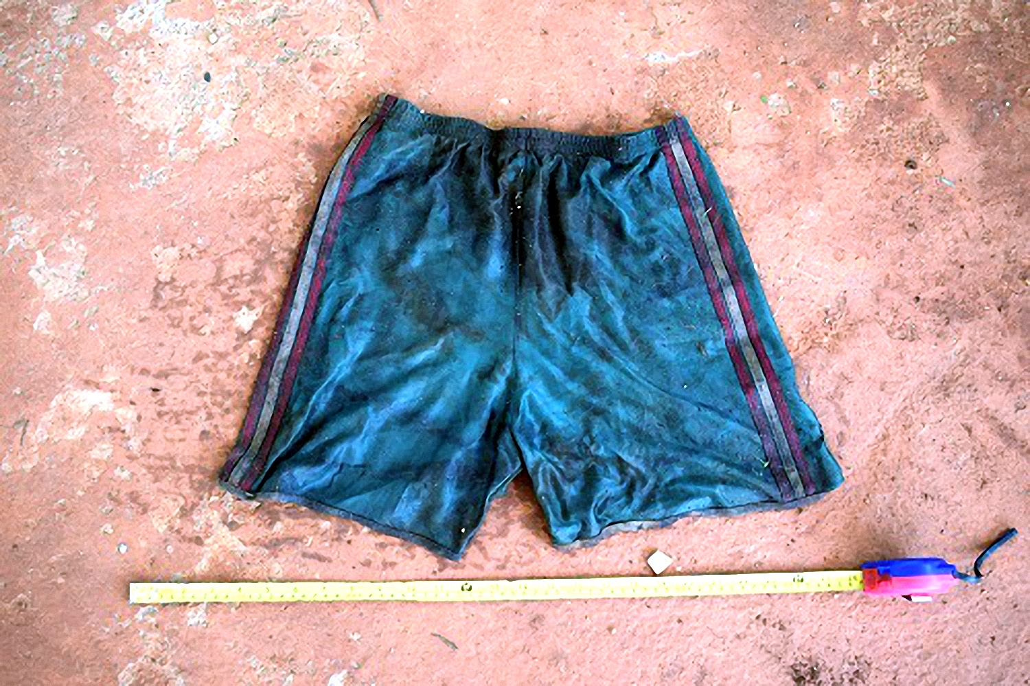 Phat hien bo xuong nguoi ben bo suoi hinh anh