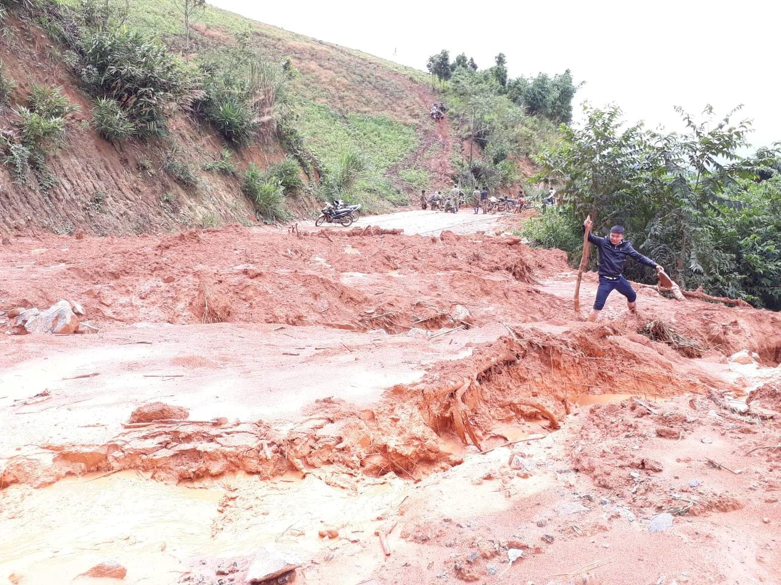 Duong tram ty bi sat lo nghiem trong hinh anh