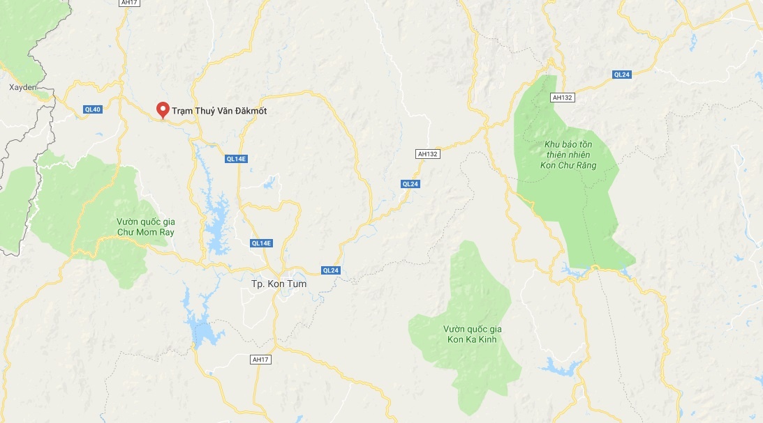 Giải cứu 4 cán bộ trong nước lũ ảnh 1 Giai cuu 4 can bo trong nuoc lu anh 1