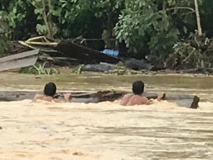 Lu ve bat ngo, nhieu thon lang o Kon Tum bi co lap hinh anh