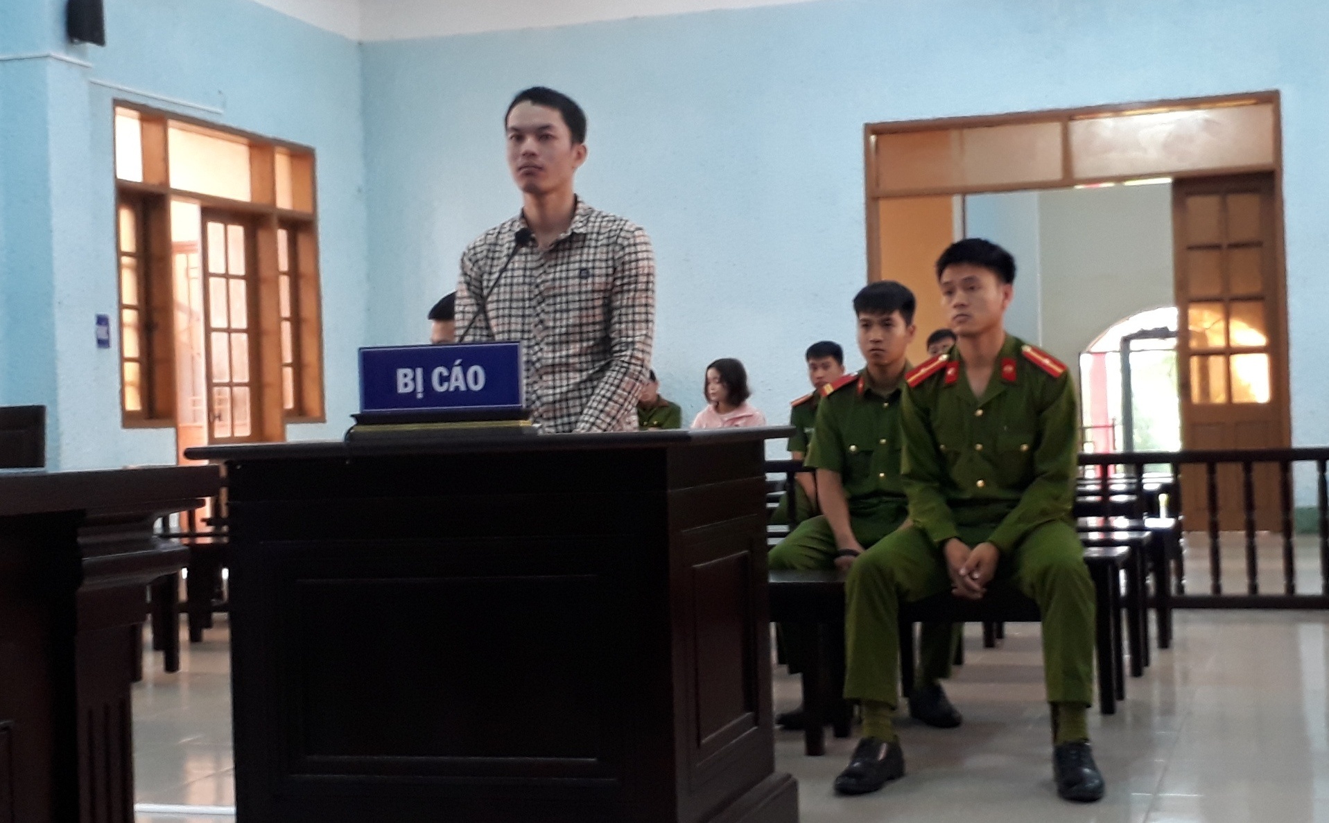 Tu hinh ke giao cau roi giet be gai 15 tuoi hinh anh