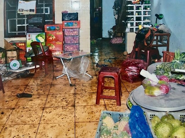 Nguoi phu nu bi chong tat xang cham lua dot hinh anh