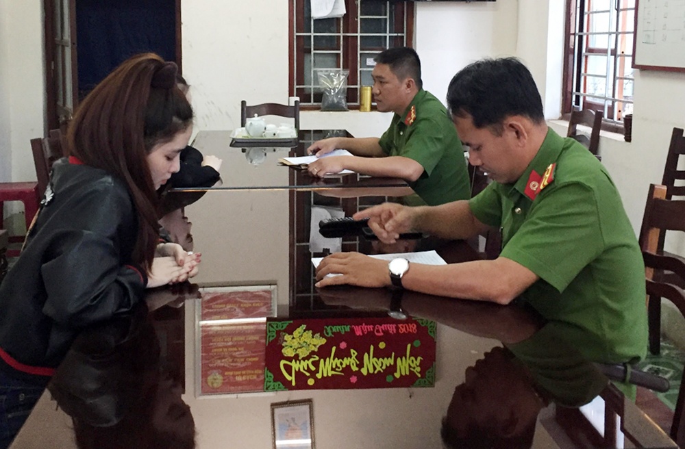 Tam giu 4 nghi can hanh hung nu nhan vien spa hinh anh