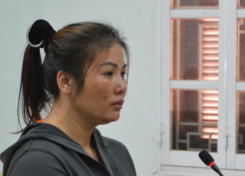 Ba chu ngao da dung ban ui tra tan nu nhan vien linh 10 nam tu hinh anh