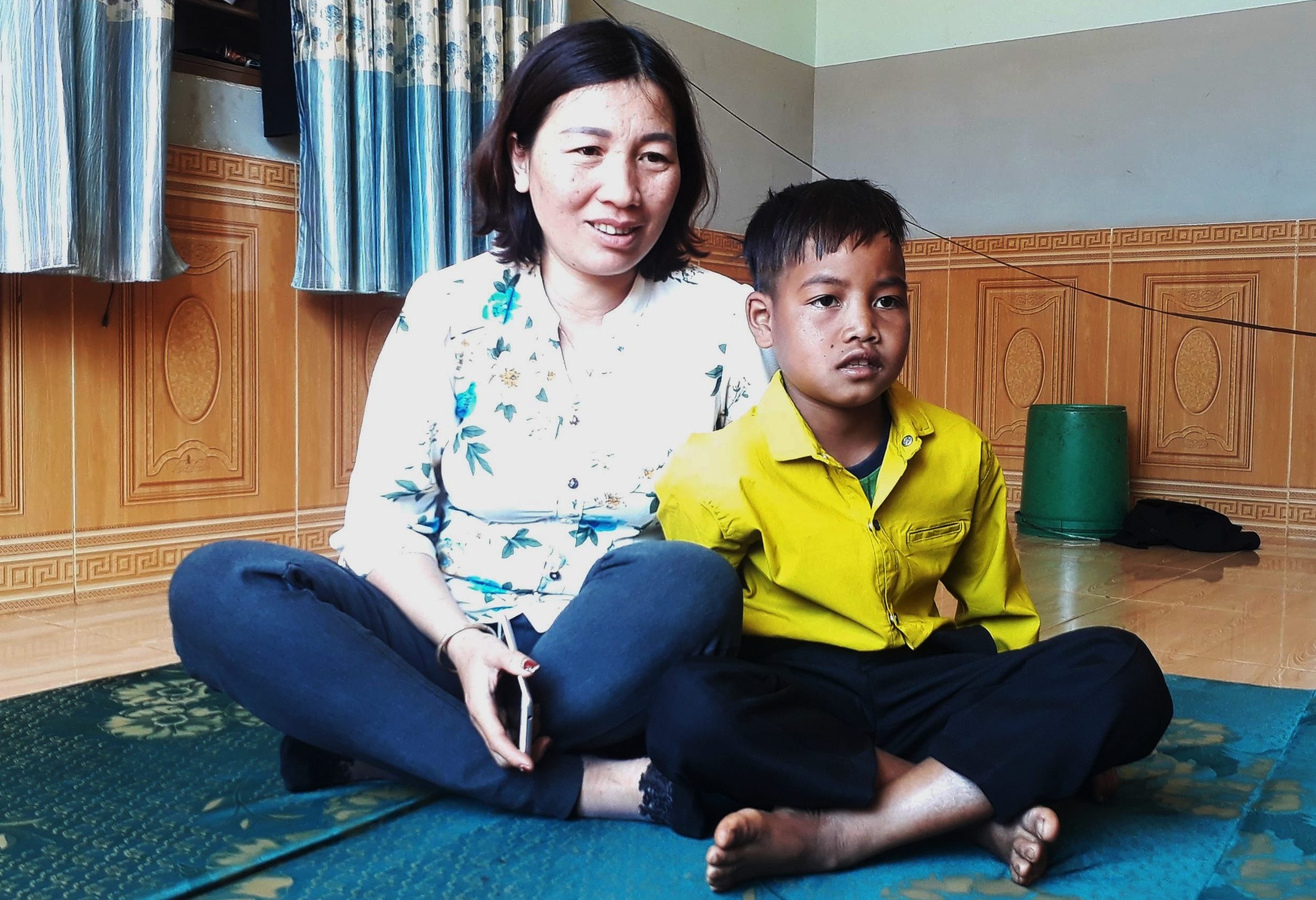 Nam sinh lop 3 nhay xuong ho nuoc cuu ban hinh anh