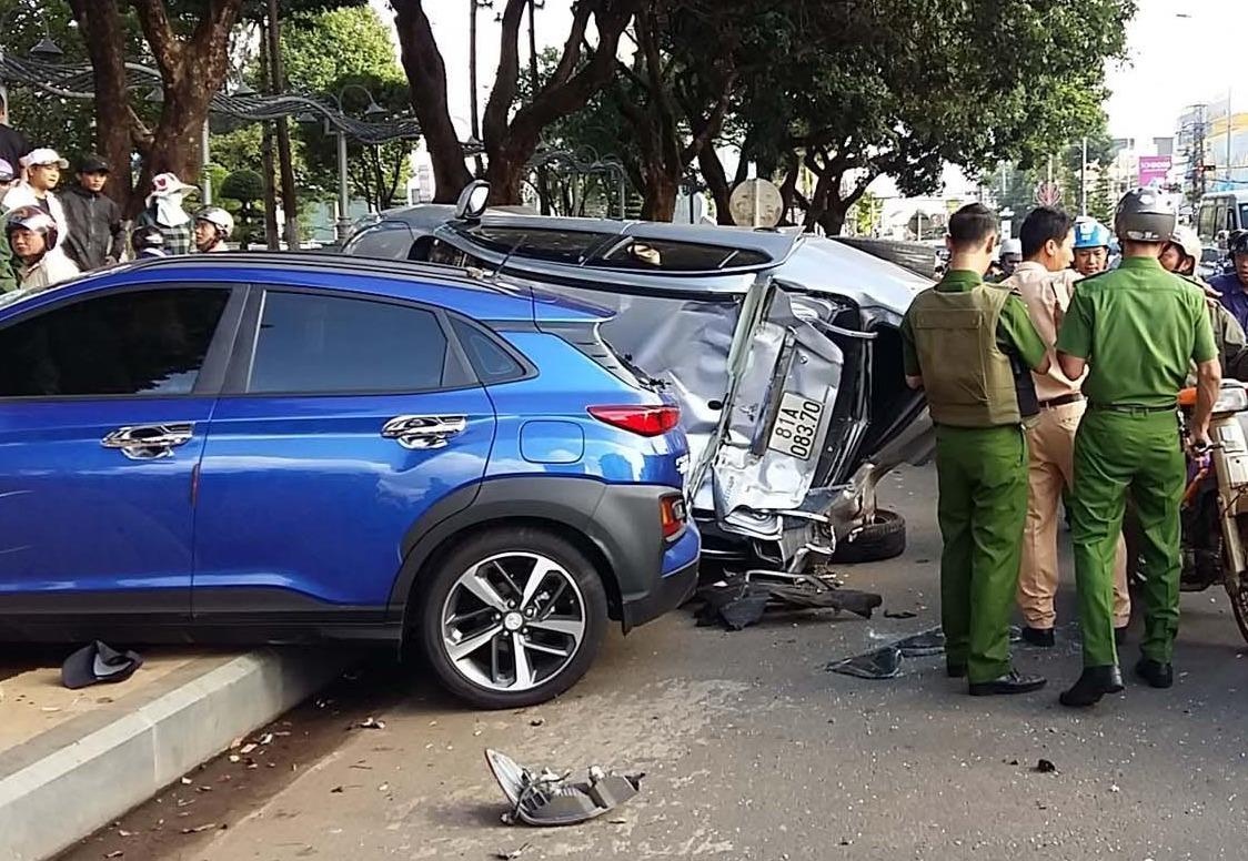 'Xe dien' tong 5 xe may khi dang dung den do hinh anh