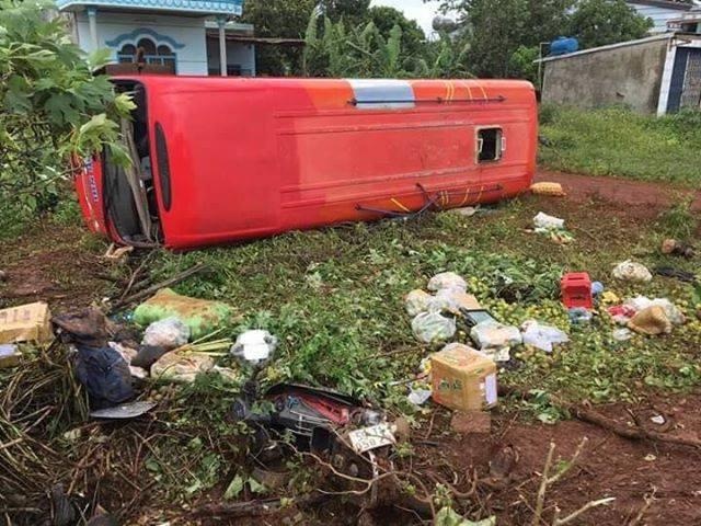 Tranh vu tai nan, xe khach tong chet cu ong hinh anh