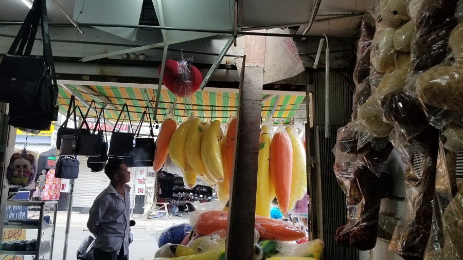 Van go tu cong trinh xay dung roi thung mai ton nha dan o Sai Gon hinh anh
