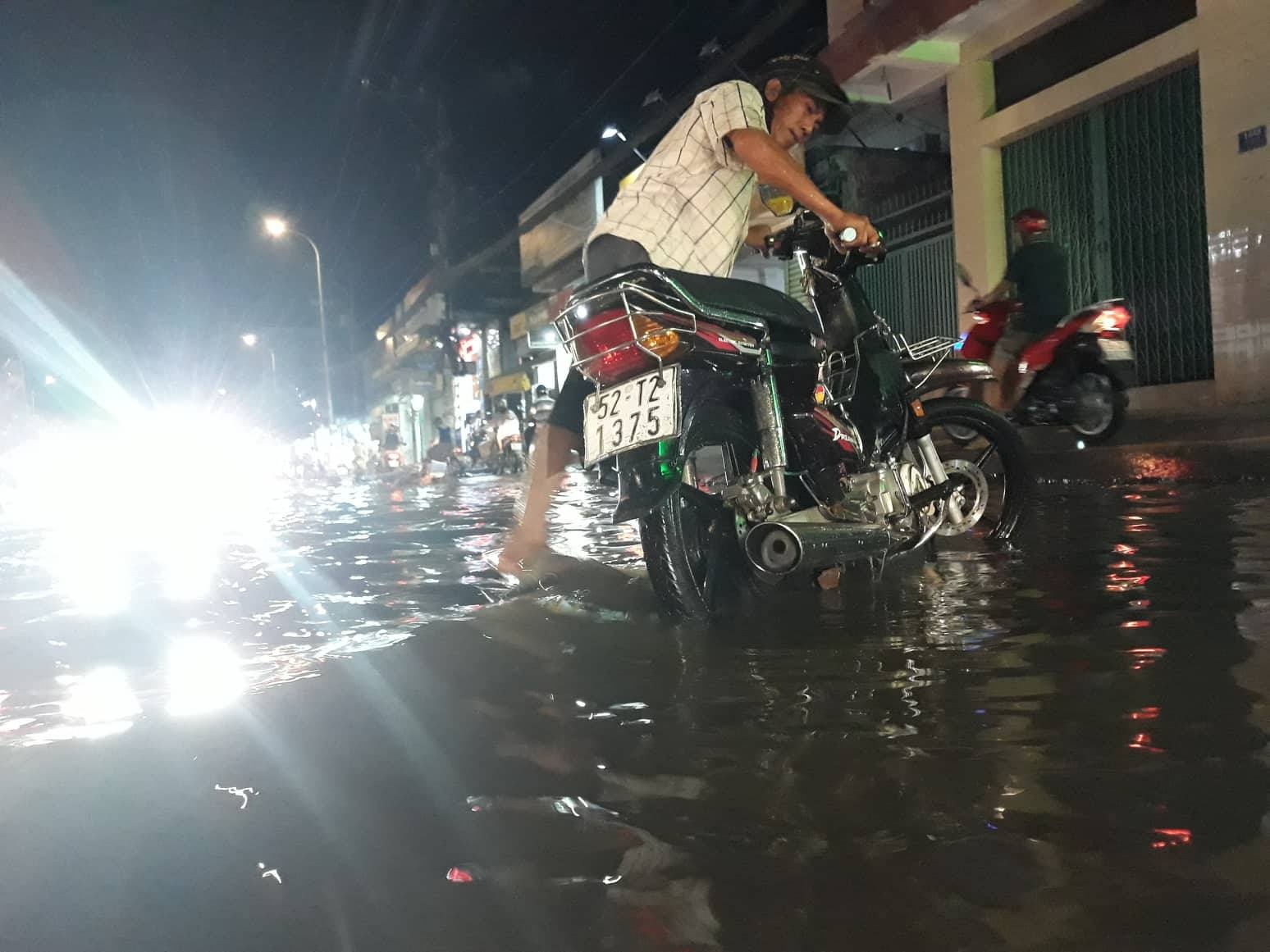 Trieu Cuong,  Ngap Nuoc,  Sai Gon anh 4