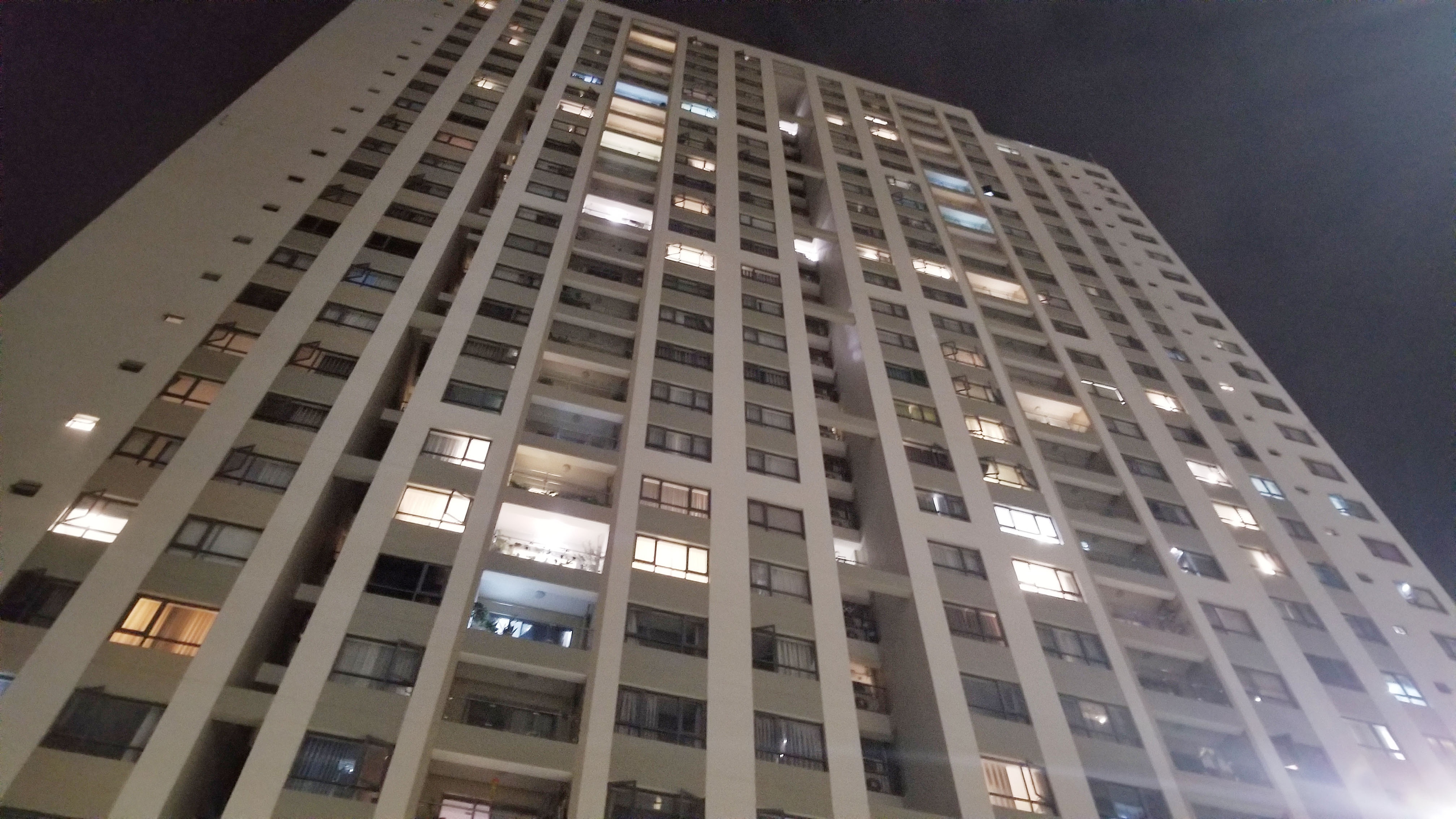 Chung cu o Sai Gon chay giua dem hinh anh